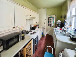 Kitchen- click for photo gallery